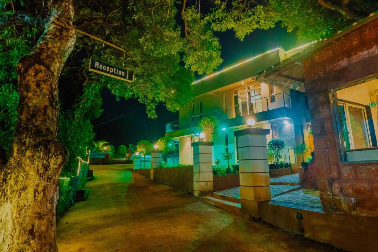 The Oak Woods Hotel Mahābaleshwar Eksteriør billede